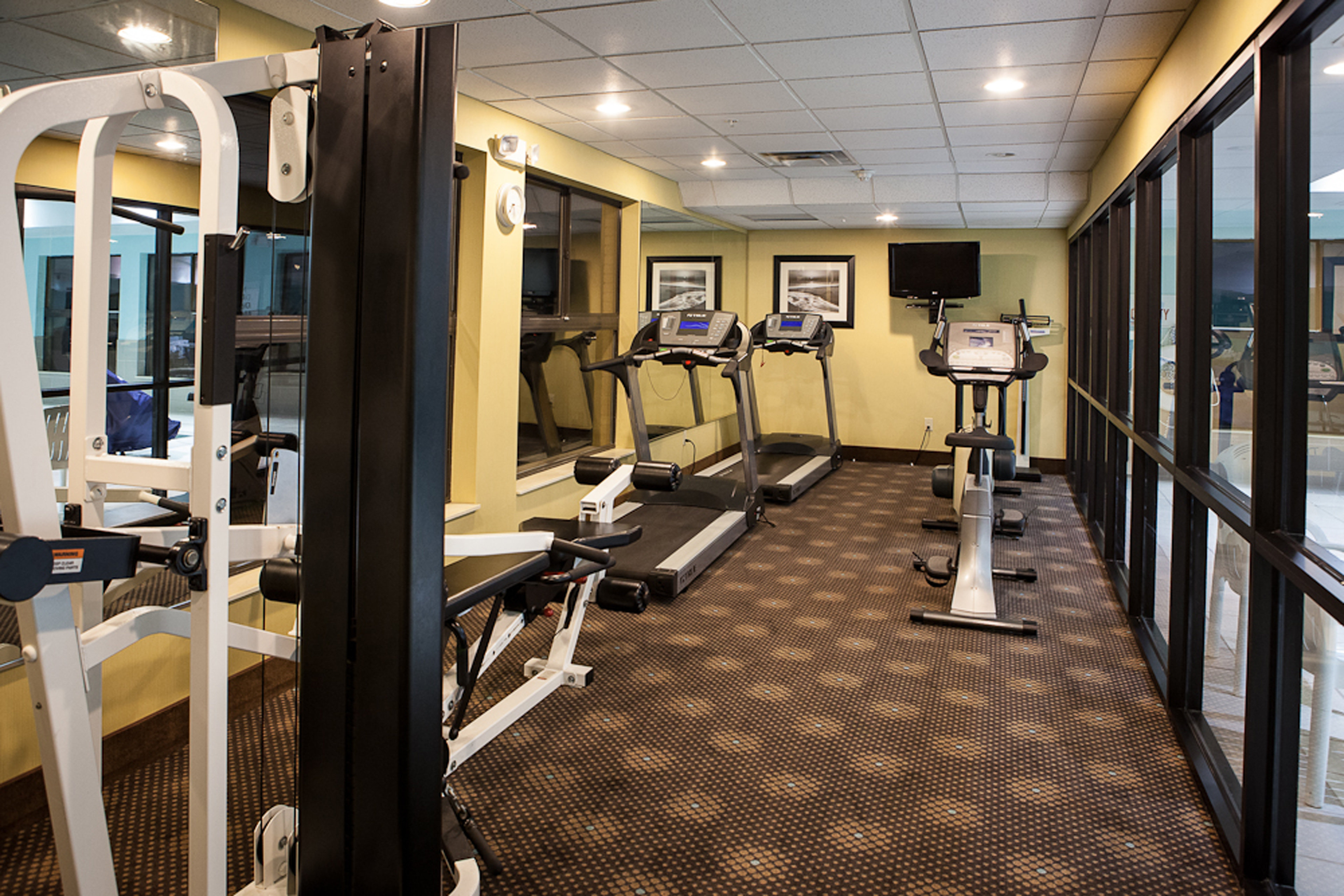 Holiday Inn Express Hotel Suites Canton 32/62