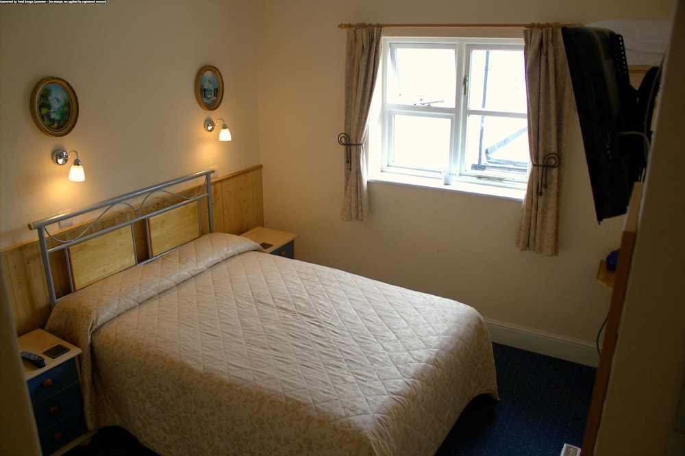 Gatwick Turret Guest House 28/45