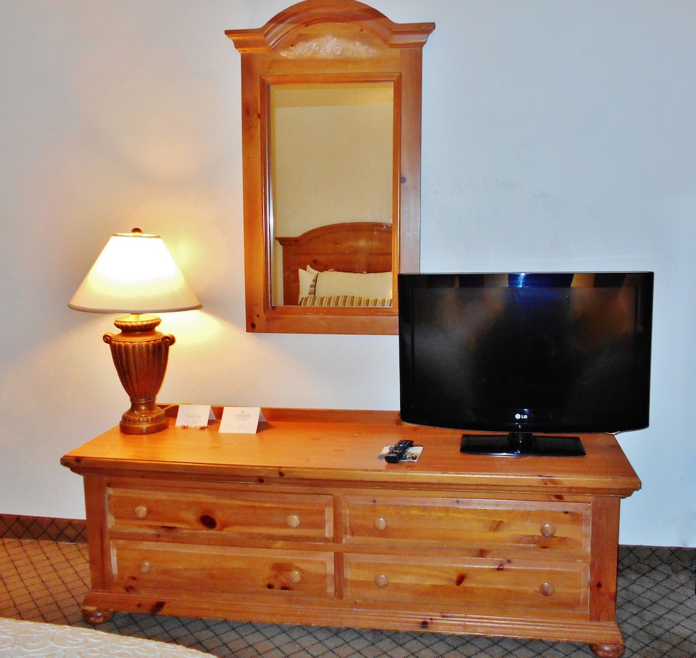 Ramada by Wyndham Las Cruces Hotel & Conference Center 33/37