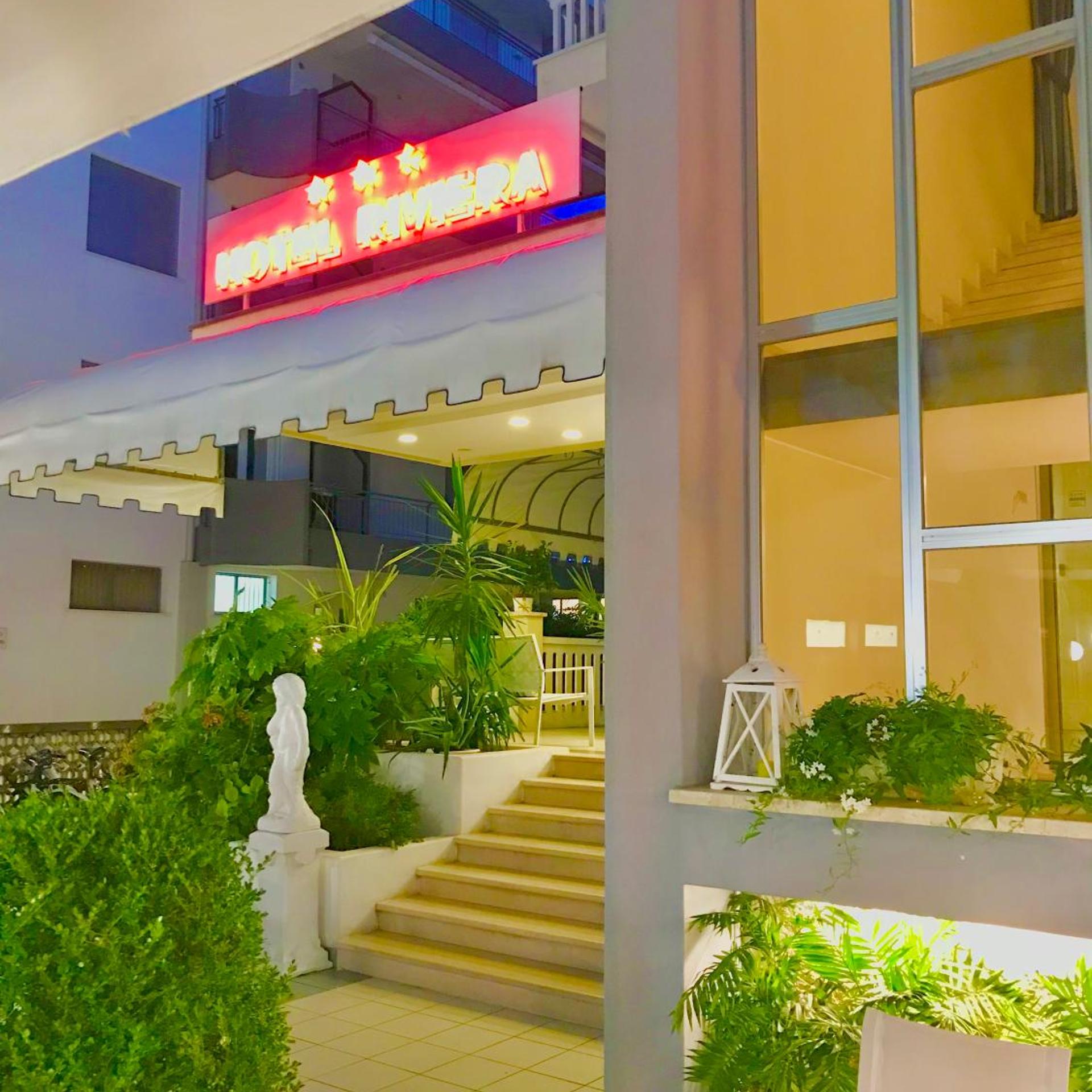 Hotel Riviera 4/50