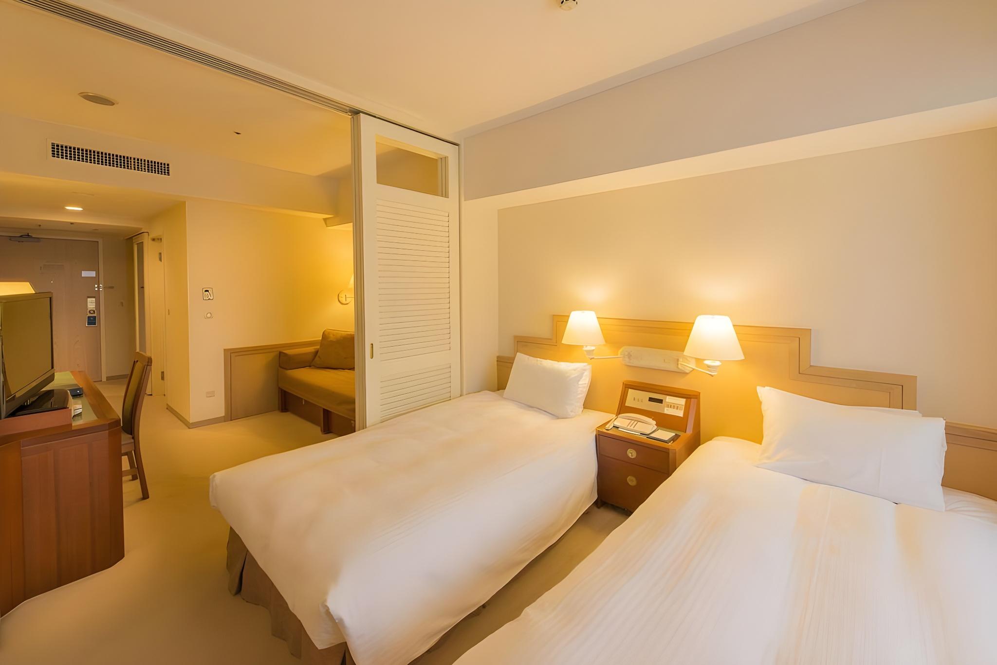 Standard, Twin Beds, No Cleaning Services, Smoking