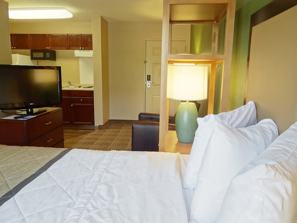 Extended Stay America Phoenix - Chandler - E. Chandler Blvd. 11/51