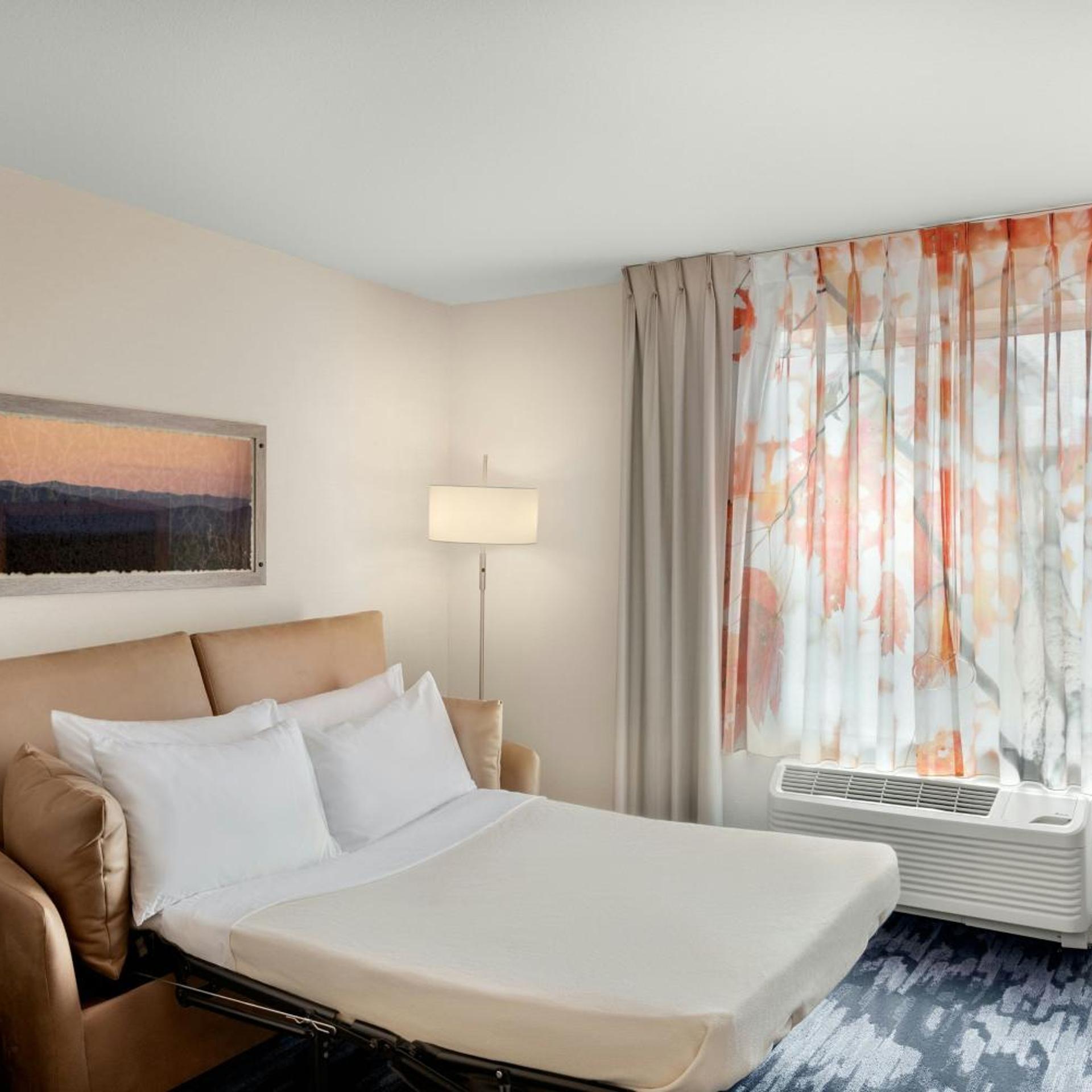 Suite, King Bed, Courtyard View, Sofa