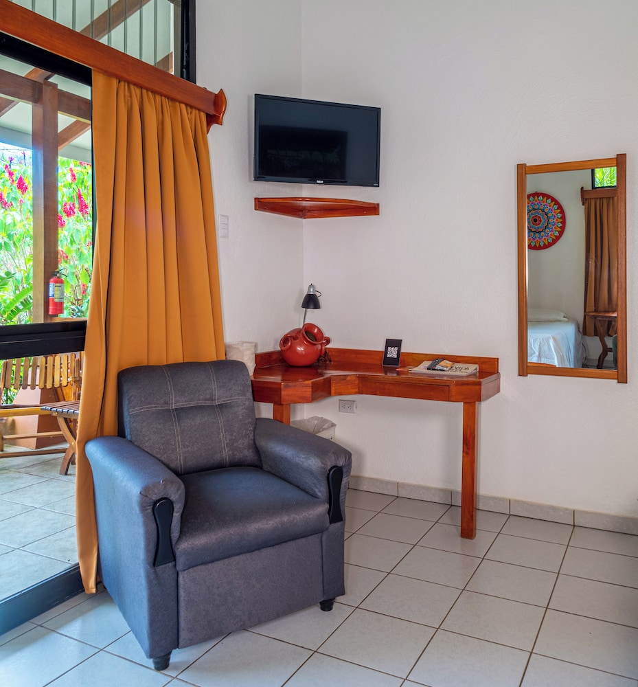 Hotel Colinas Del Sol 26/46