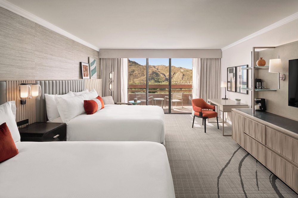 Desert, 2 Queen Beds, Skyline View