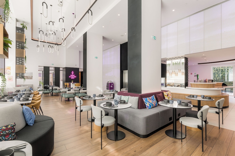 YOTEL Porto, Select by Hilton 27/48