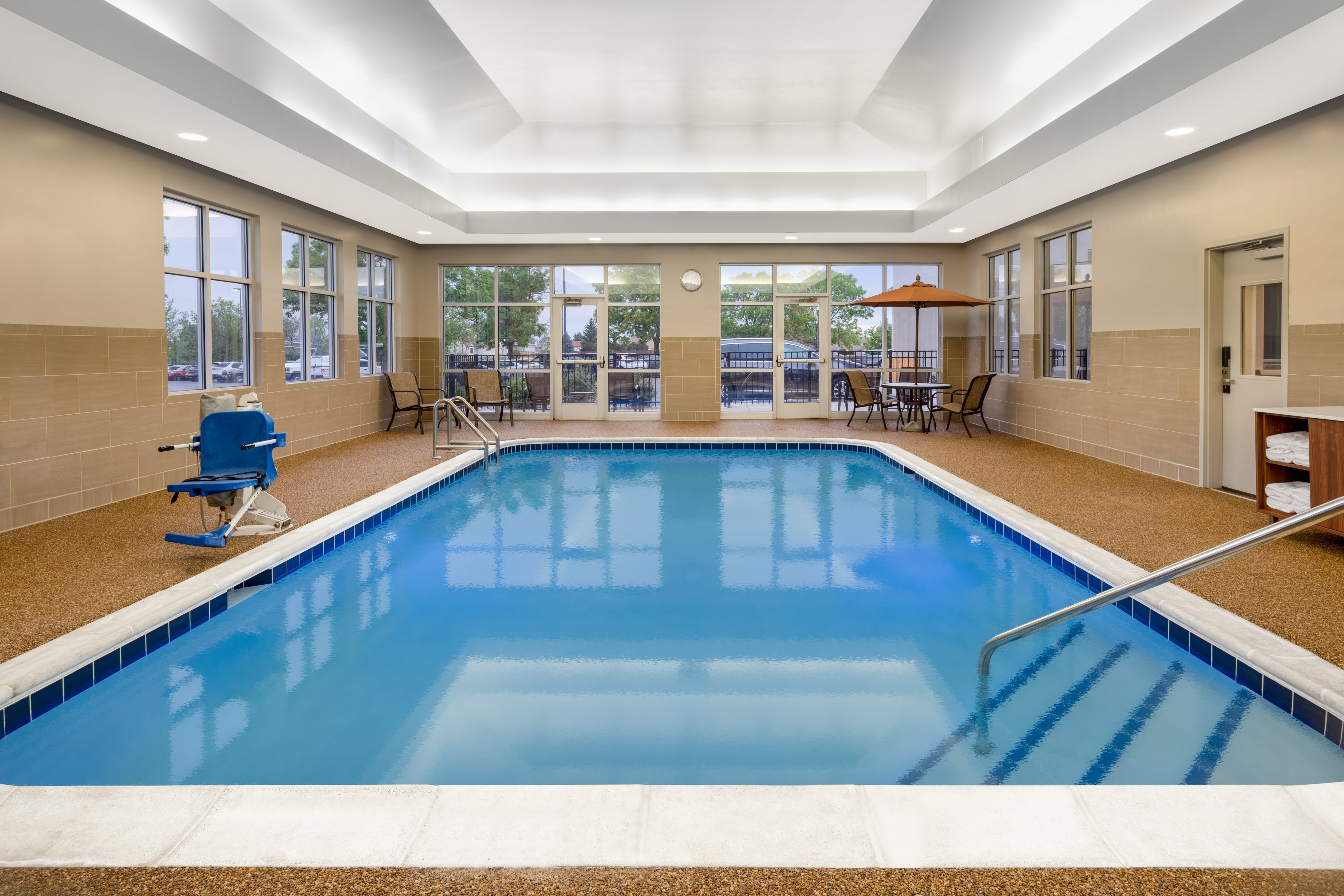 Holiday Inn Express Colorado Springs(Airport) 32/55
