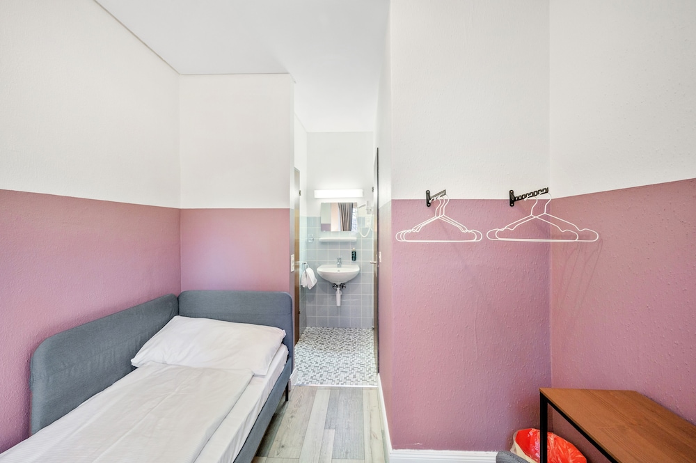 Becozy Self Check-in & Pop-up Hotel 26/52