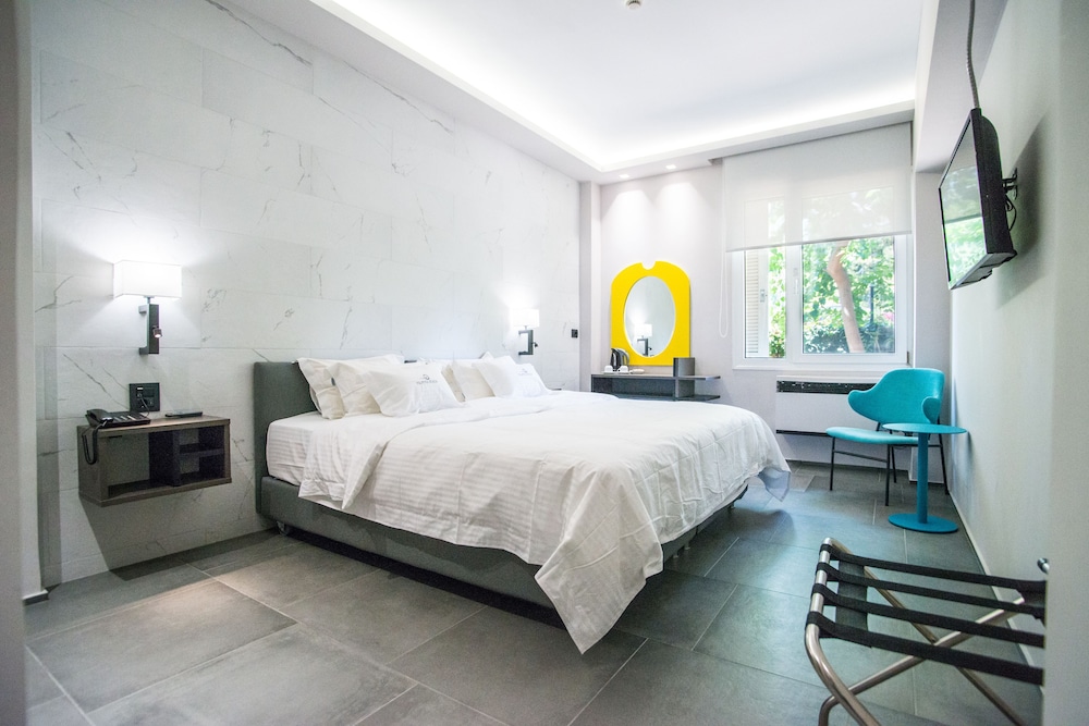 SEMI BASEMENT, DOUBLE BED