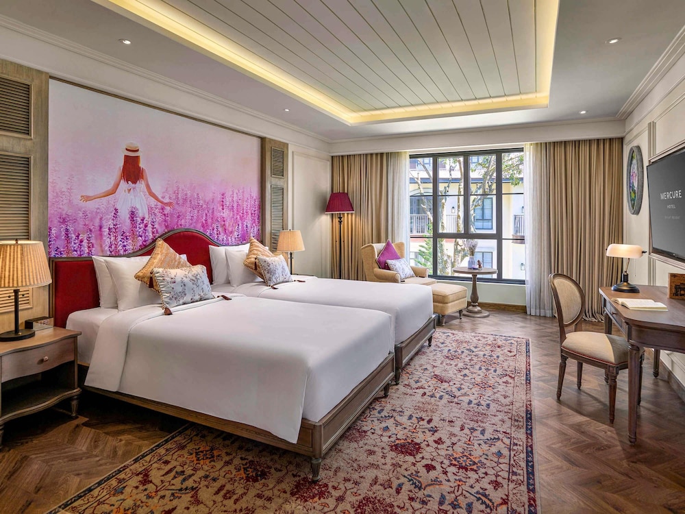 Hollywood, Superior, Twin Beds