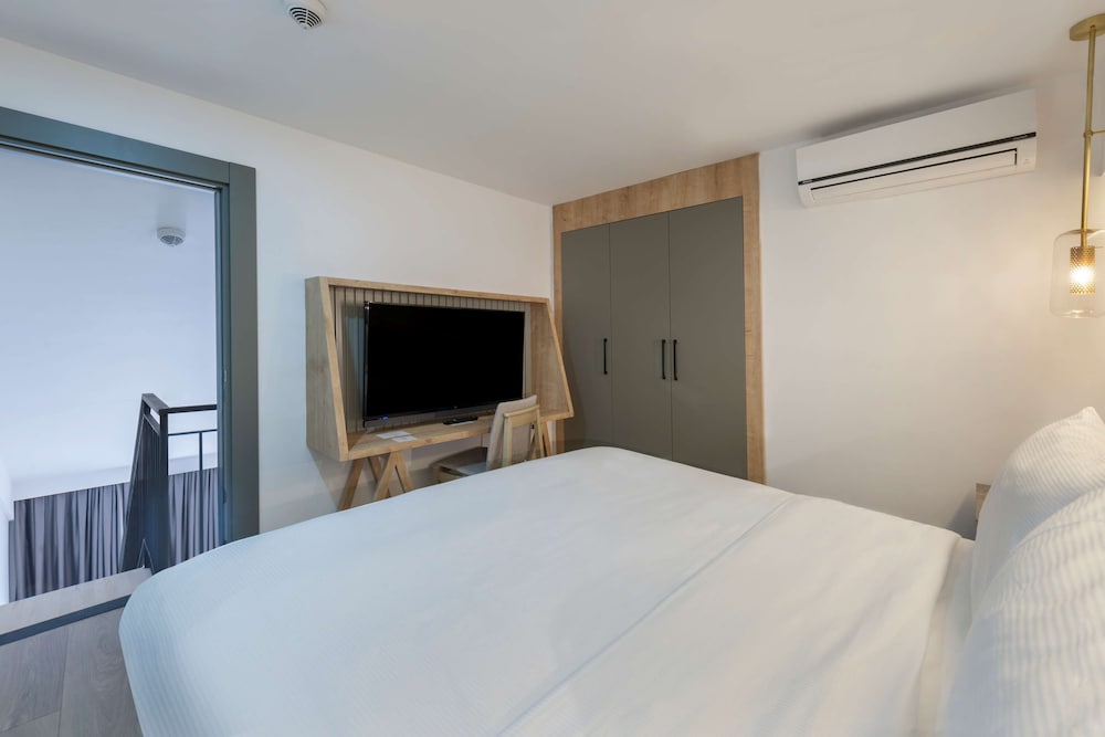 DUPLEX, FAMILY, KING BED