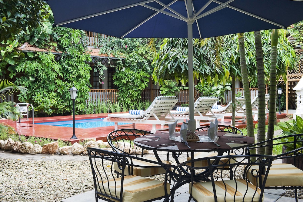 Protea Hotel by Marriott Dar es Salaam Courtyard 19/49