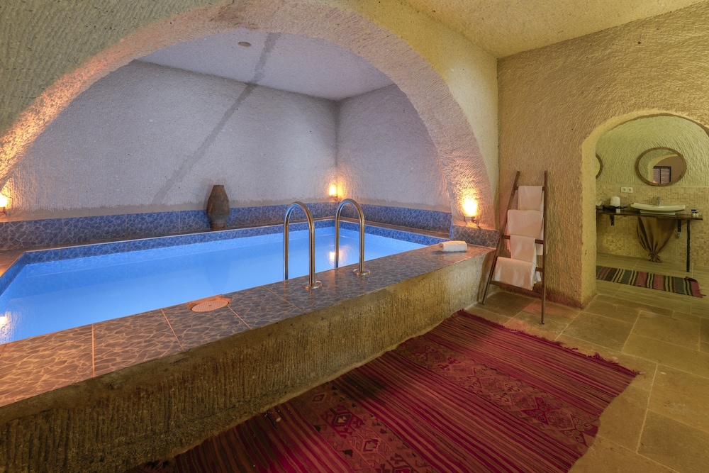 My Cave Suites 23/50