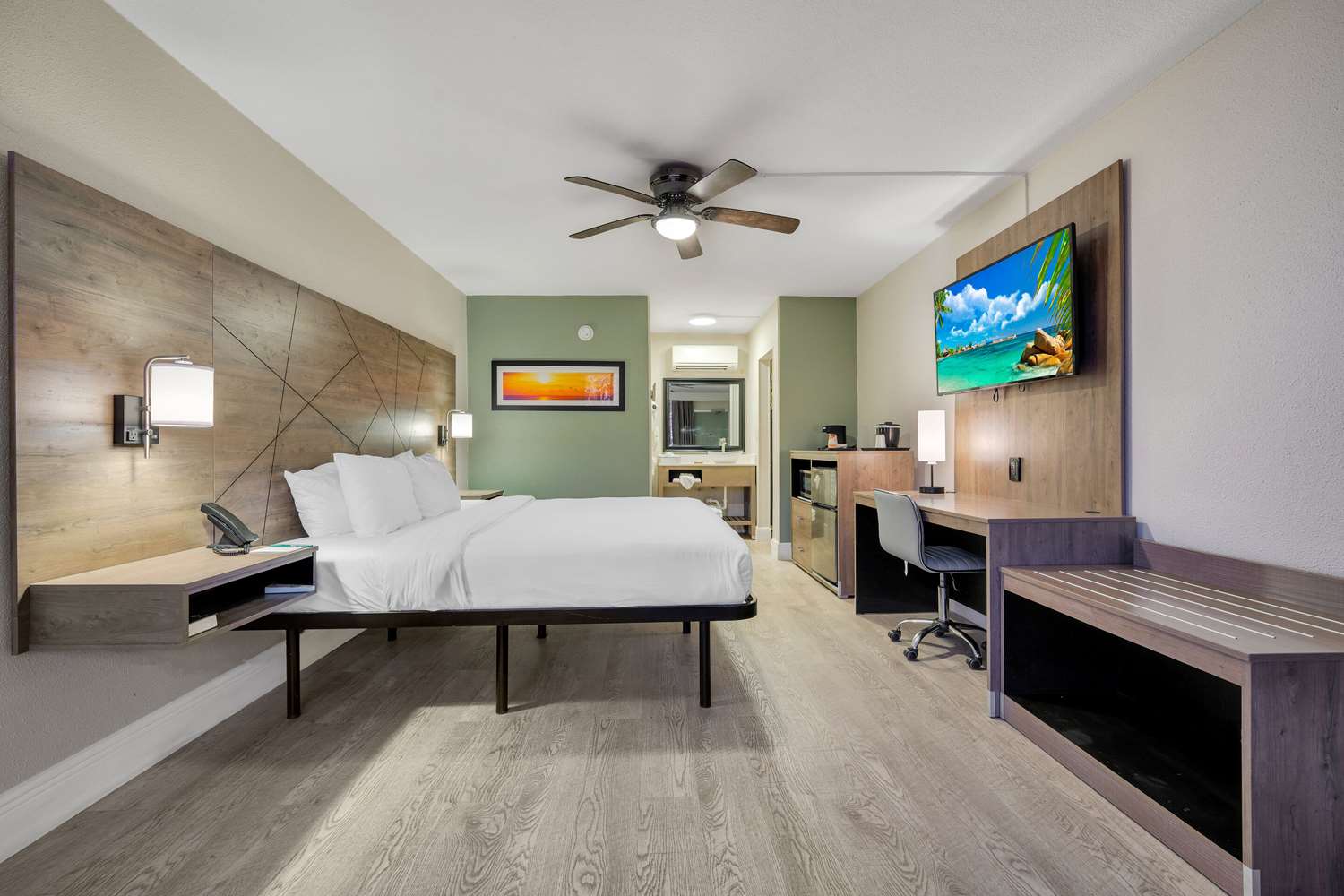 Quality Inn and Suites Airport Cruise Port Hollywood 24/55