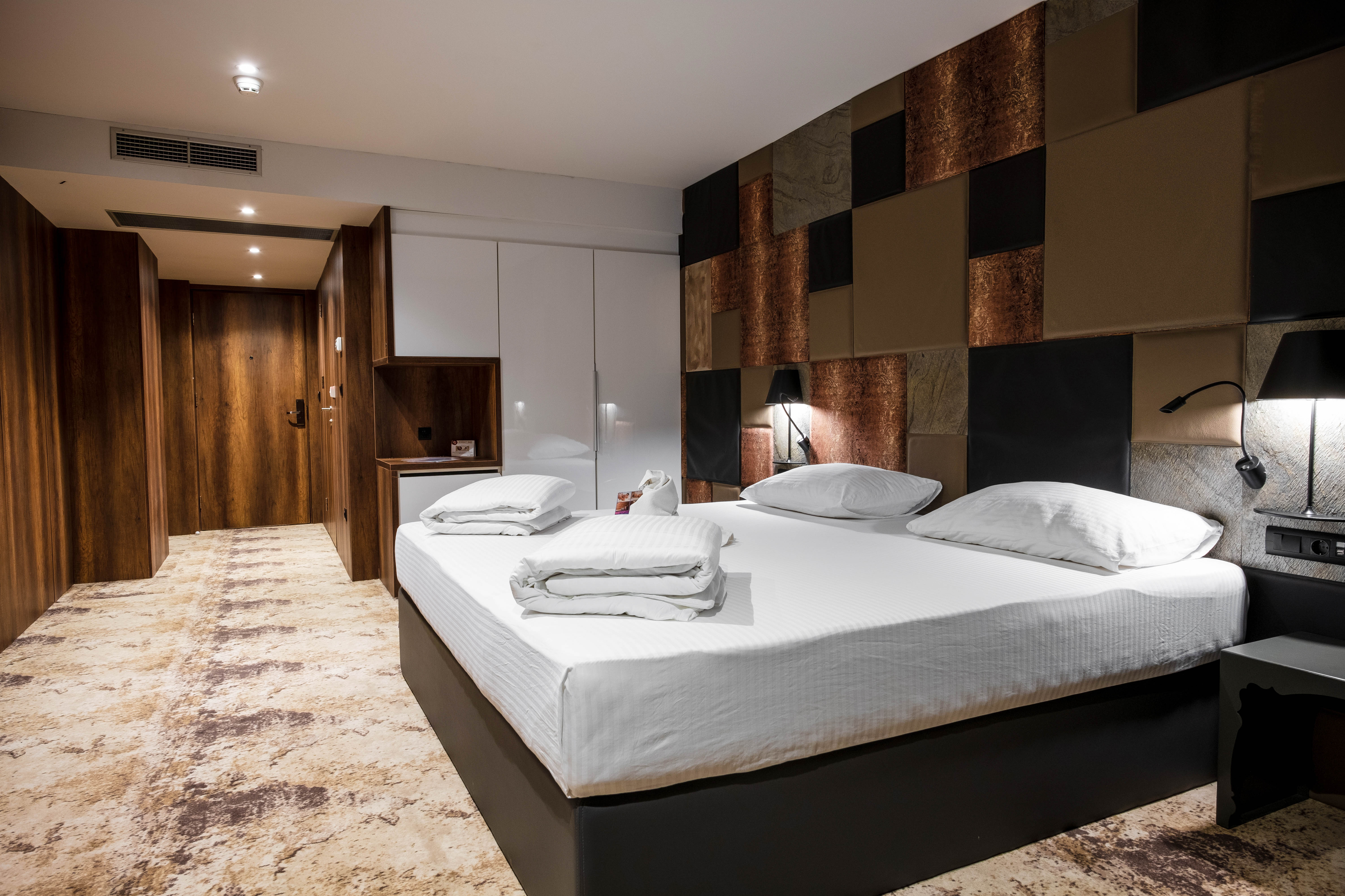 SINGLE DELUXE ROOM
