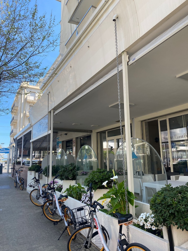 Hotel Saint Louis 1/17