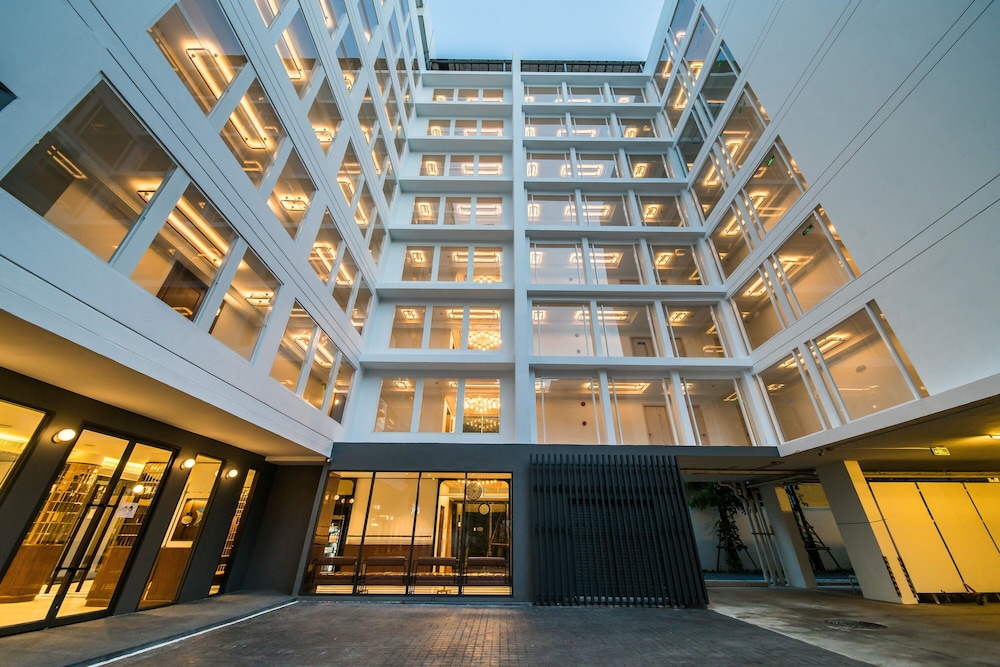 Hotel Amber Sukhumvit 85 in BANGKOK