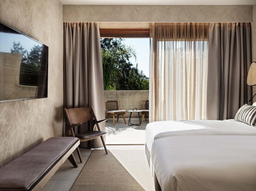 2 Bedrooms, Tropical, Pavilion, Suite, King and Twin Beds, Outdoor Jetted Tub