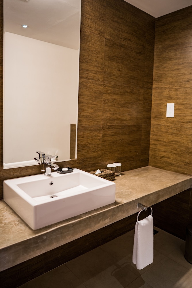 Amaya Beach Passikudah 48/50