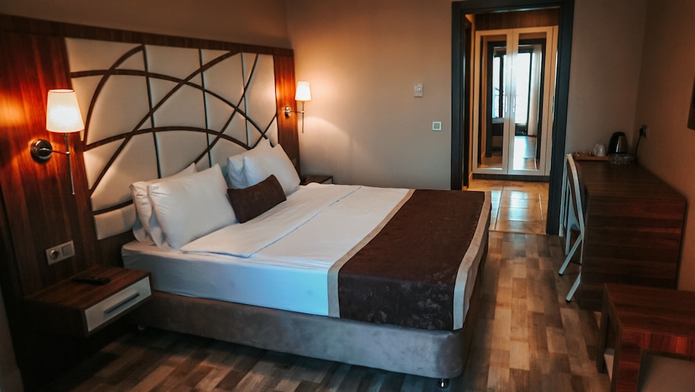 The Grand Mira Hotel 19/50