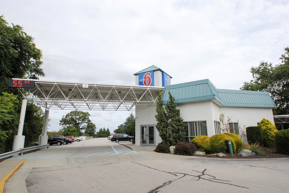 Motel6 Warwick, RI - Providence Airport - I-95 31/38