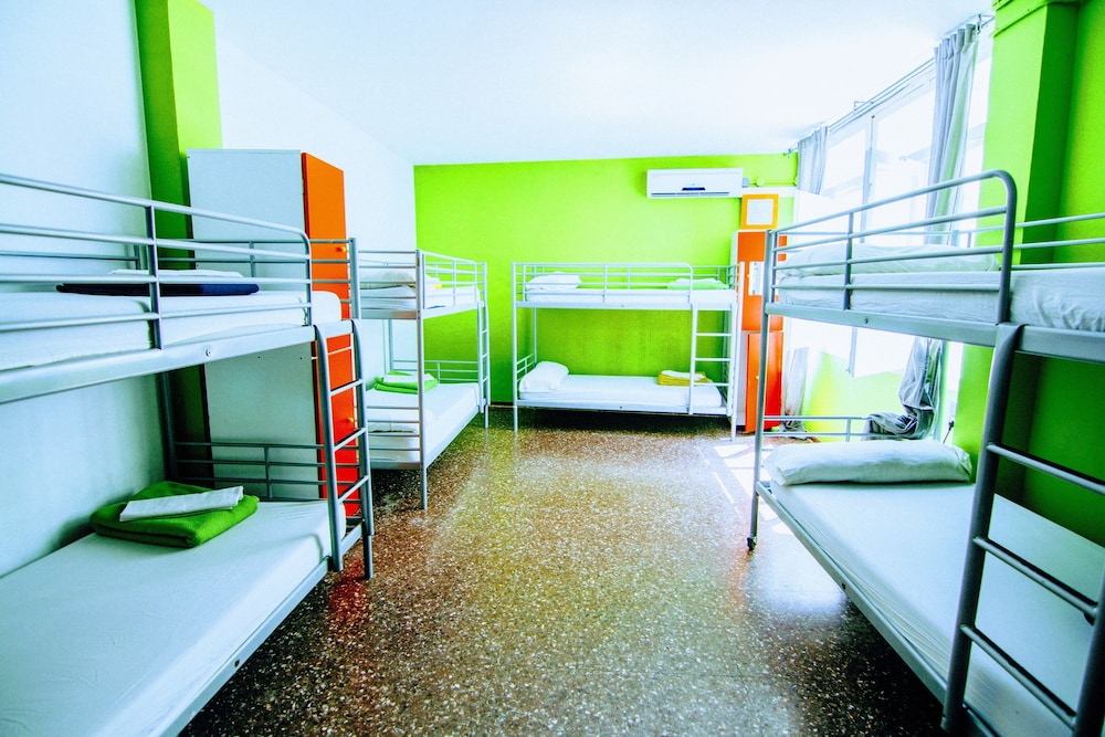 Feetup Yellow Nest Hostel Barcelona 24/31
