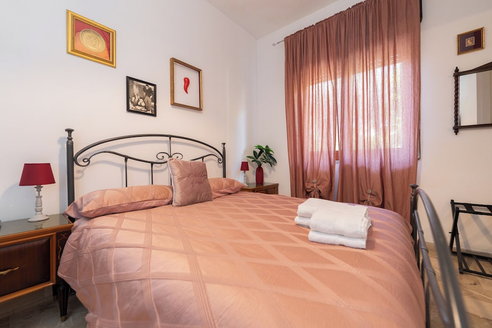 CLASSIC, QUEEN BED, GARDEN VIEW