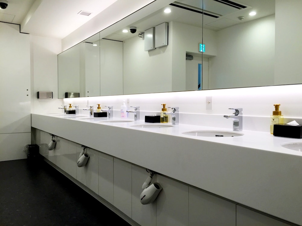 Tokyo Ariake Bay Hotel 40/42