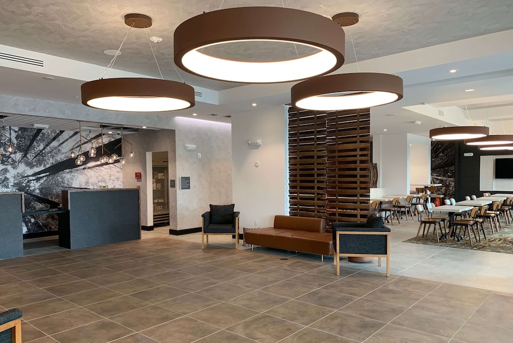 La Quinta Inn & Suites by Wyndham Santa Rosa Sonoma 7/46