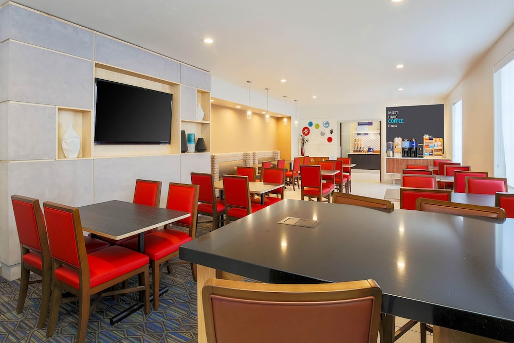 Holiday Inn Express Lancaster 54/70