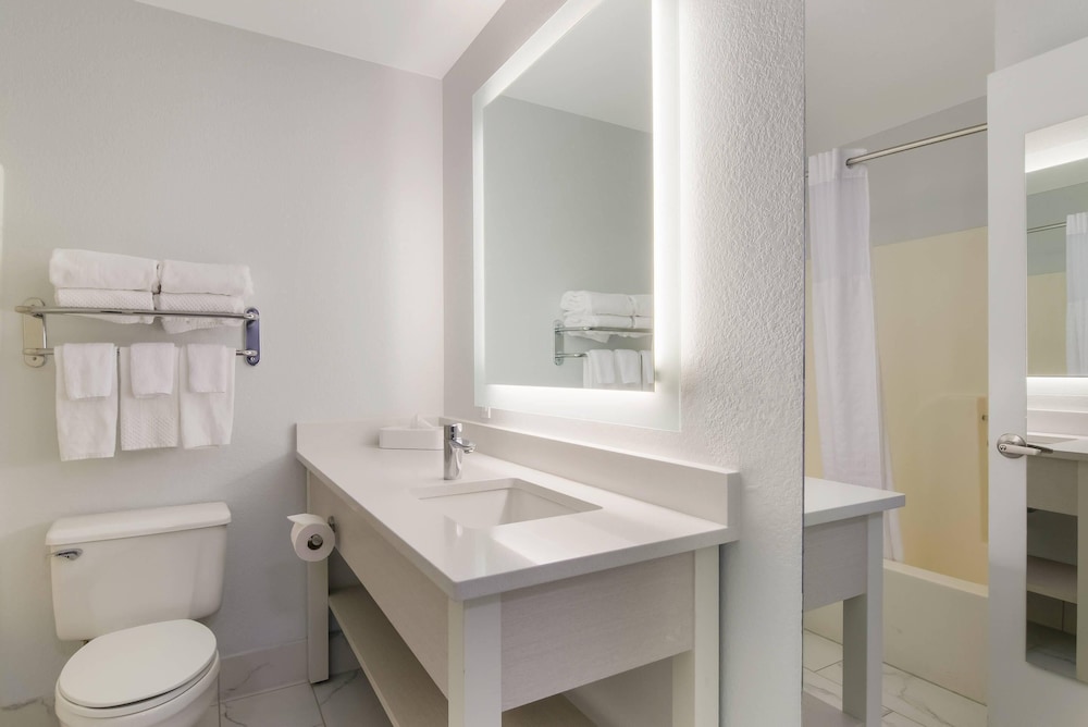 MainStay Suites Greensboro 43/46