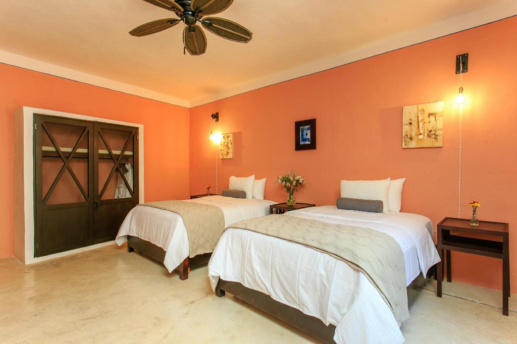DELUXE, TWIN BEDS