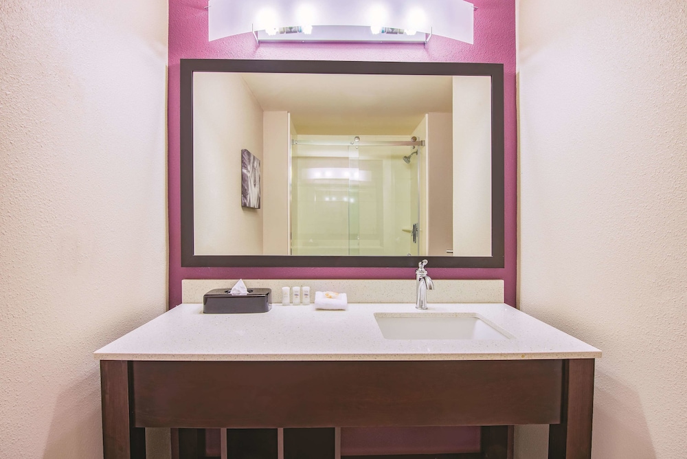 La Quinta Inn Suites By Wyndham York 28/53