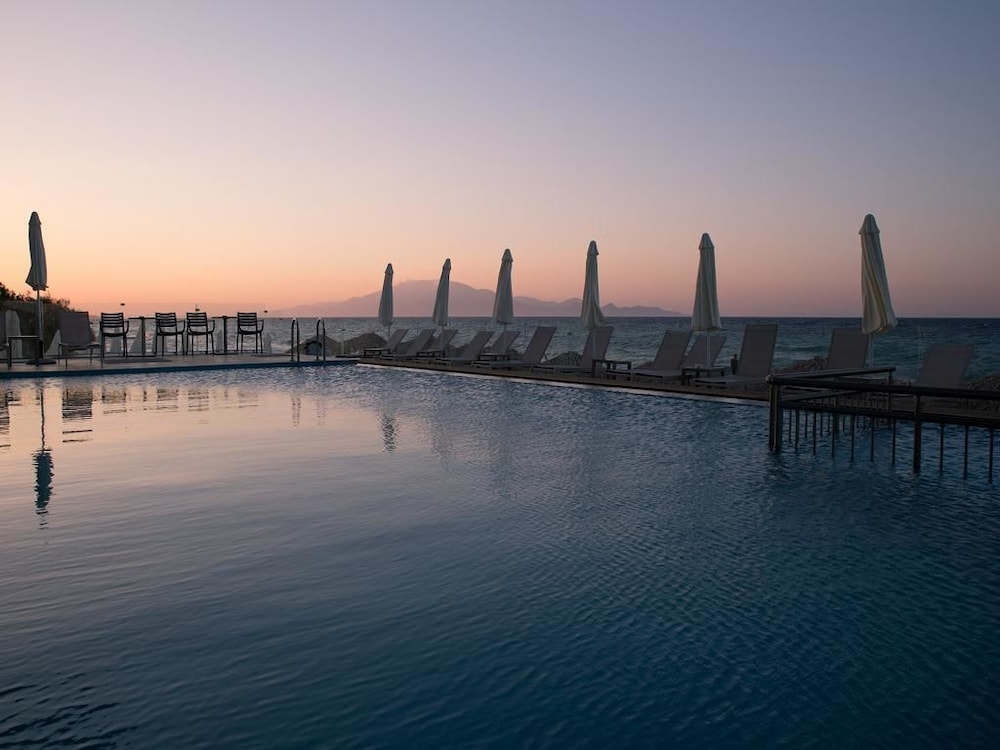 Golden Coast Resort 36/46