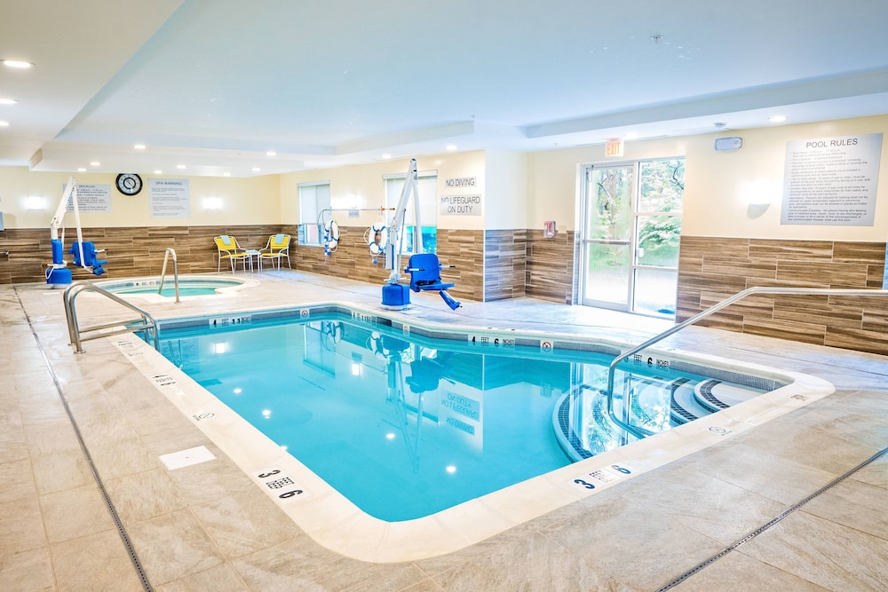 Fairfield Inn Medford Long Island 24/50