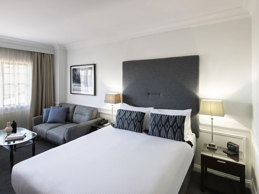 PREMIUM, QUEEN BED