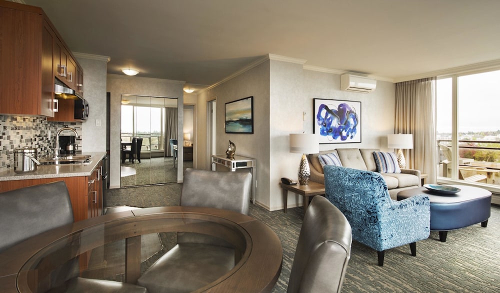 Chateau Victoria Hotel And Suites 46/68