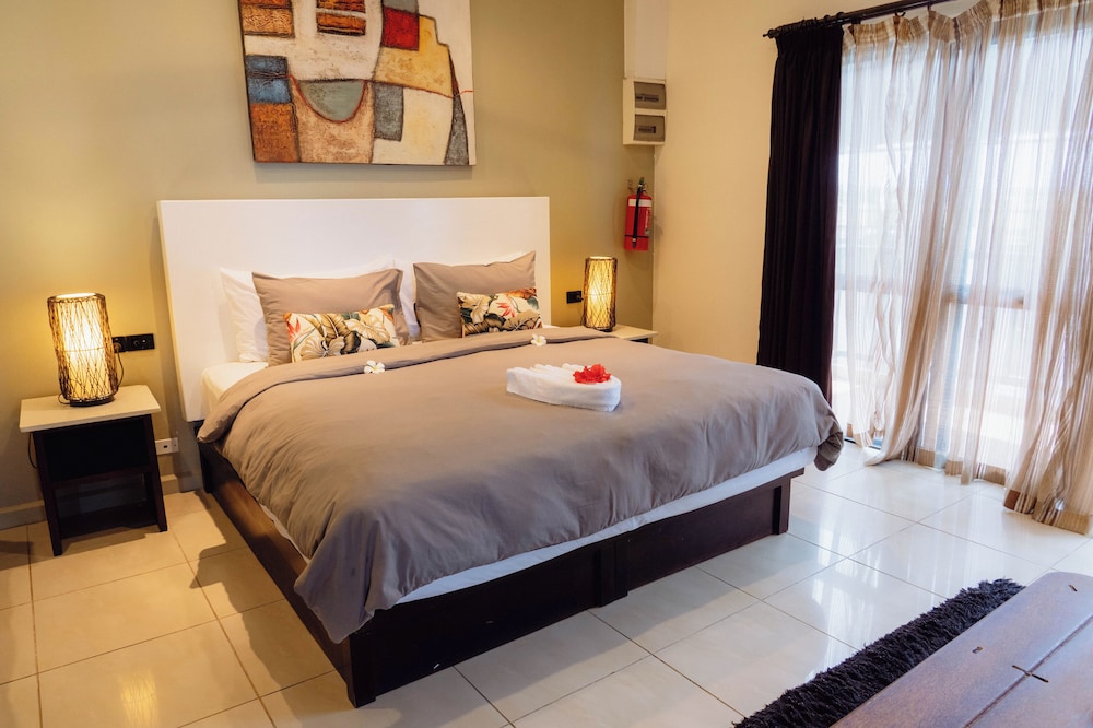 Smugglers Cove Beach Resort and Hotel 10/50
