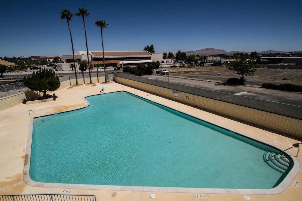 HOLIDAY INN VICTORVILLE 4/77