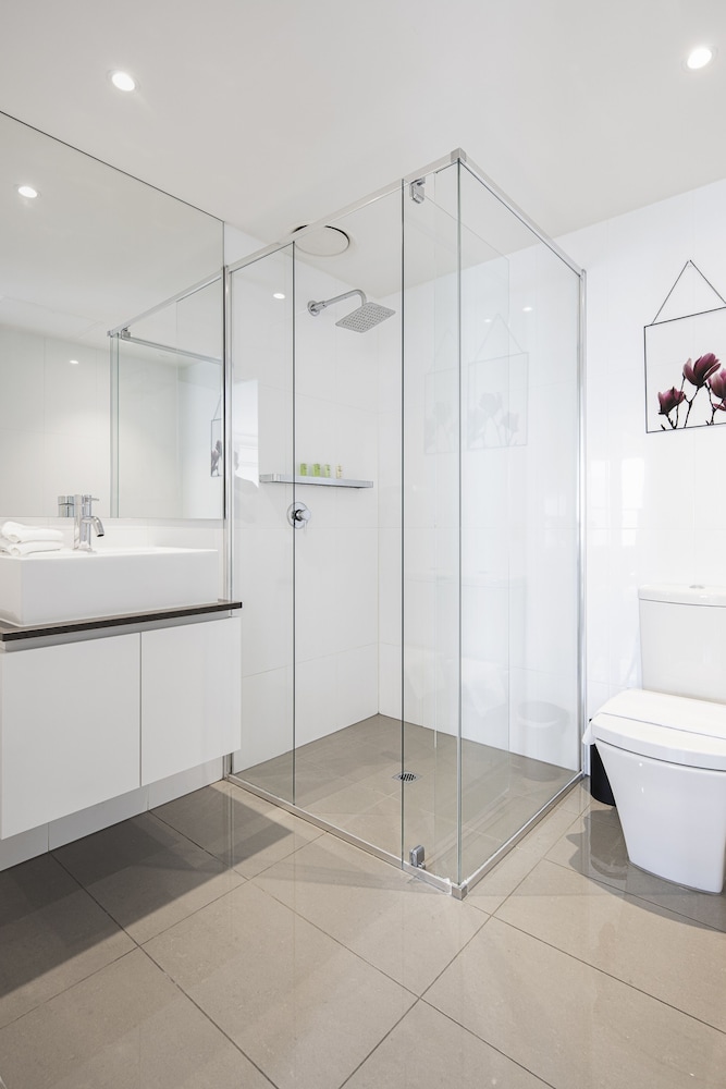 RNR Serviced Apartments North Melbourne 43/44
