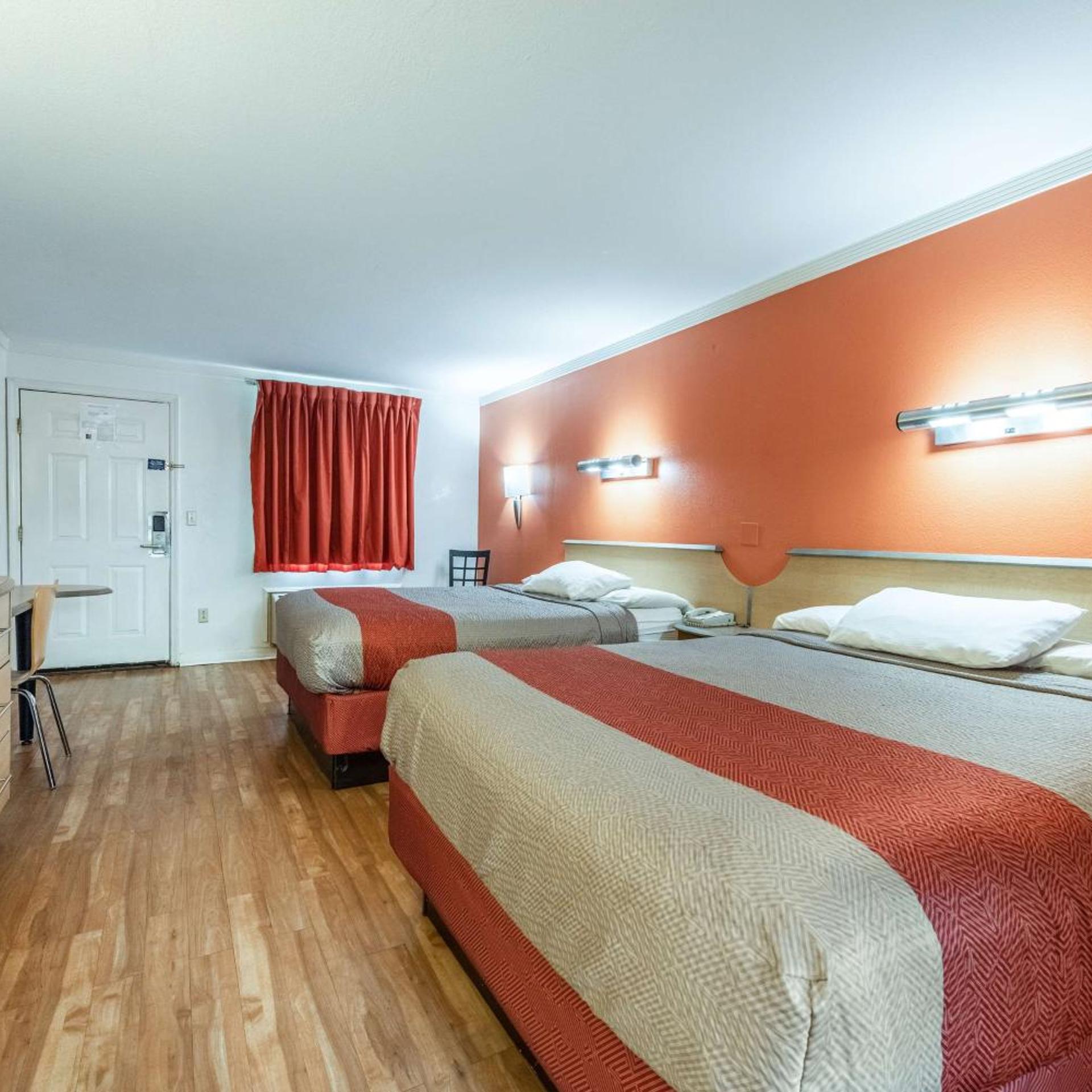 2 Queen Beds - Non-Smoking