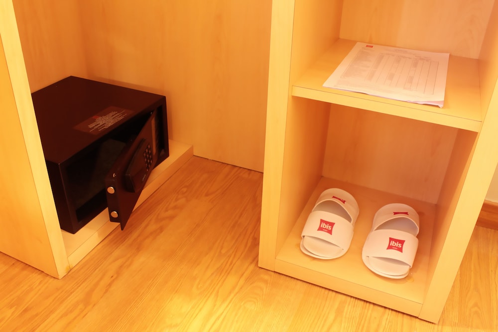 Ibis Jakarta Senen 28/56