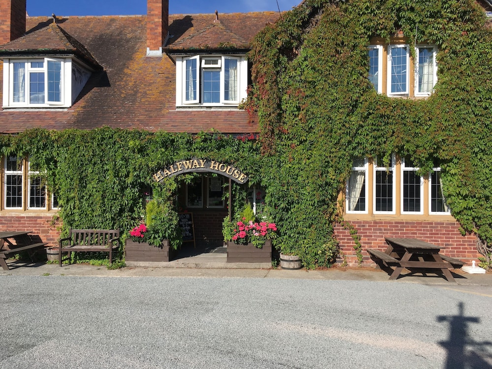 Halfway House Inn Country Lodge 21/25