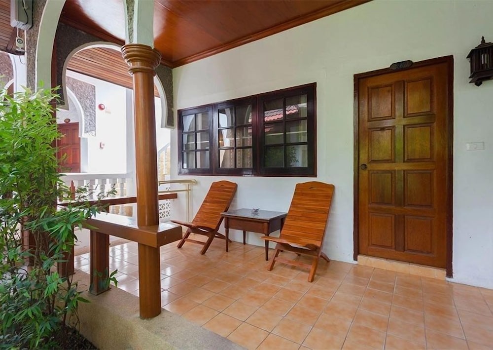 Tropica Bungalow Hotel 34/69