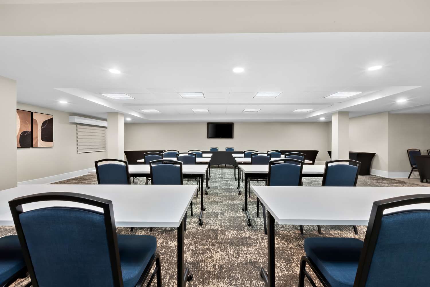 Latitude Suites Tinton Falls Eatontown 17/19