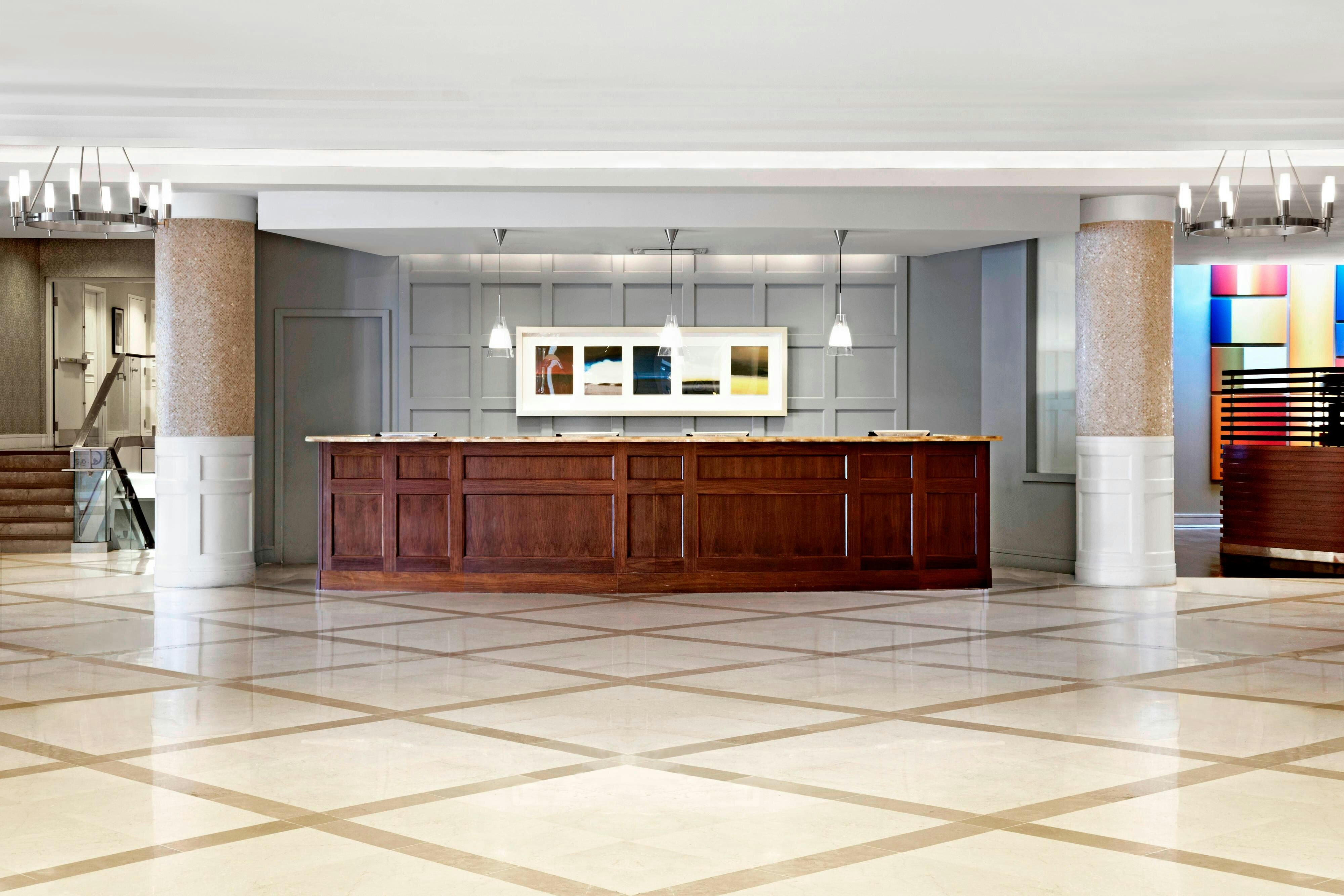 Lobby at SHERATON PARKWAY TORONTO NORTH HOTEL SUITES, RICHMOND HILL - ONTARIO