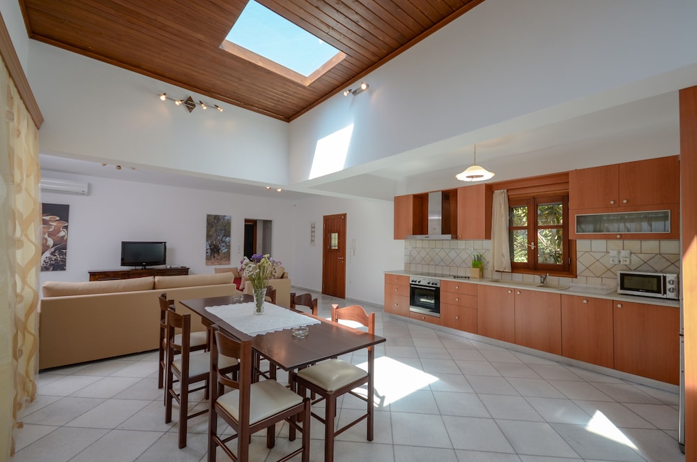 Naxos Cottage 20/50