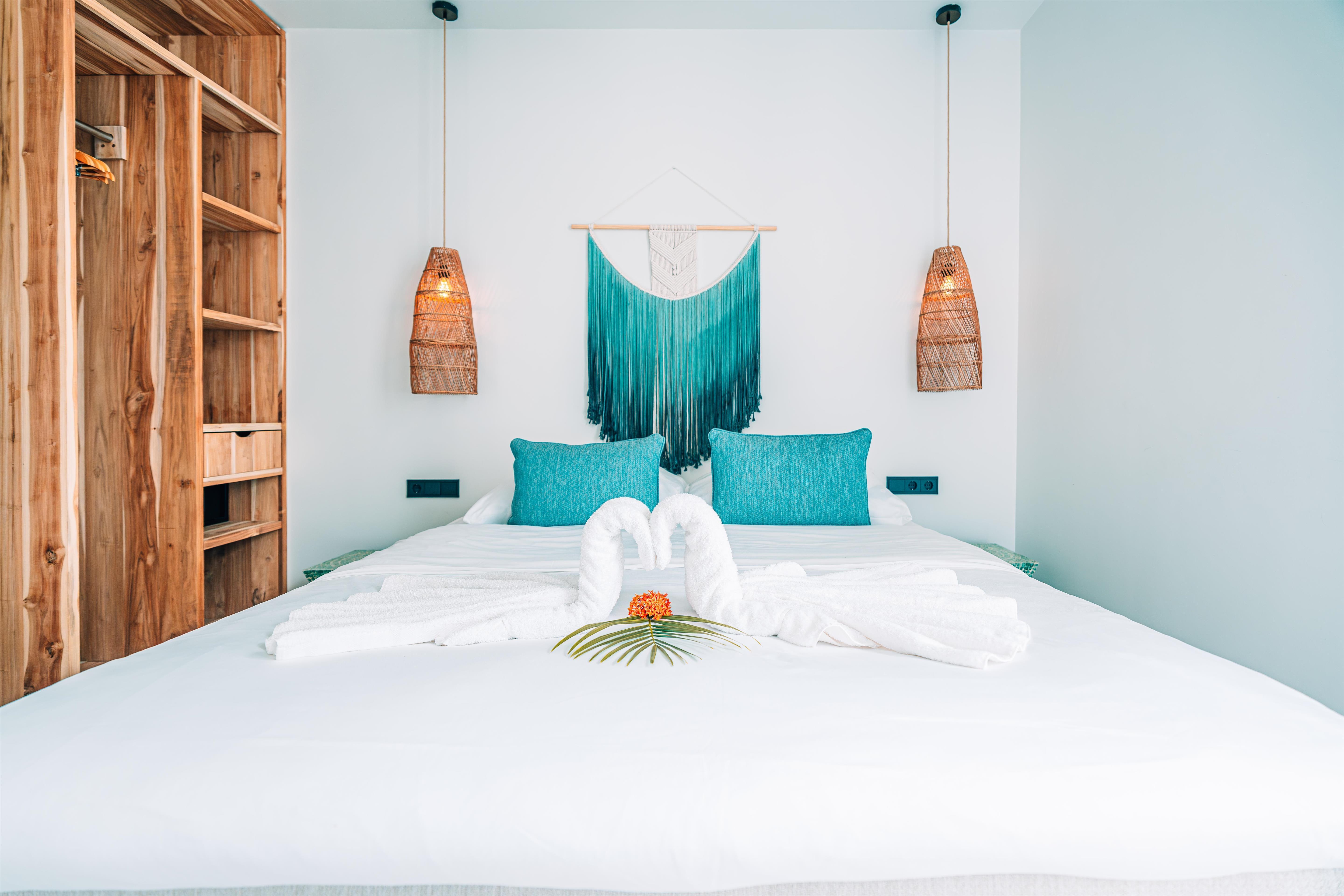 2 Bedrooms, Royal, Apartment
