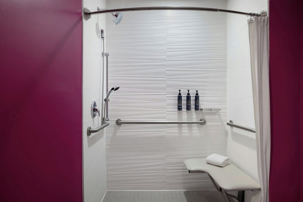 Aloft, King Bed, Aloft Houston Galleria Hotel 8/10