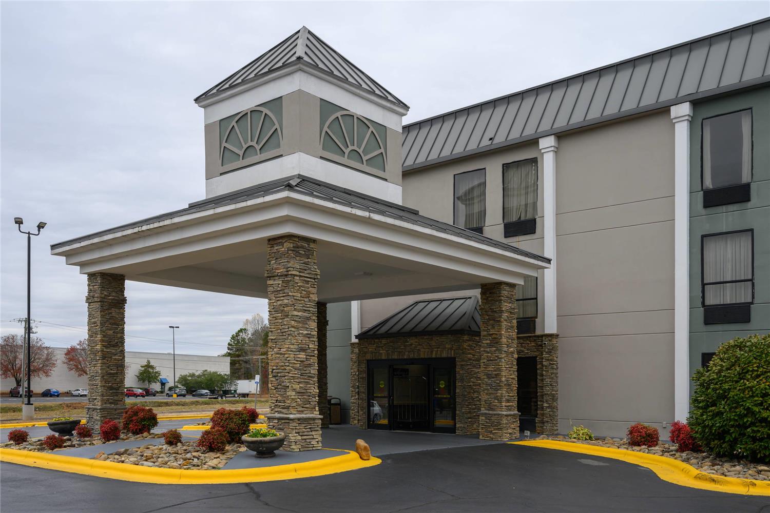 Quality Inn & Suites Lexington South 29/36